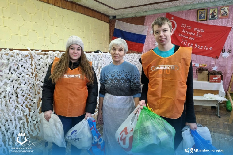 Волонтёры штаба #МЫВМЕСТЕ принимают гуманитарную помощь и открытки к 23 февраля для наших военнослужащих.