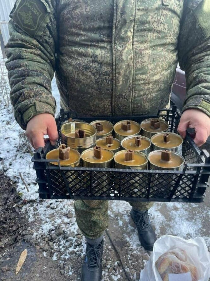 Шебекинские волонтёры изготавливают окопные свечи для наших военных. Шебекинские волонтёры изготавливают окопные свечи для наших военных.